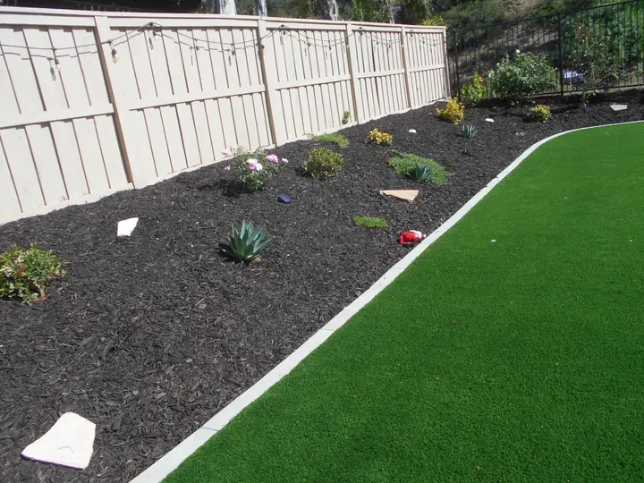 Mulch Planting Bed Fence Line Menifee Ca